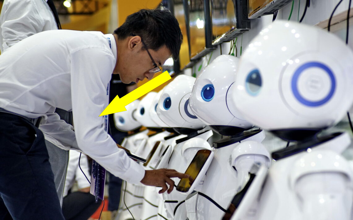 Маленький робот похитил 12 конкурентов