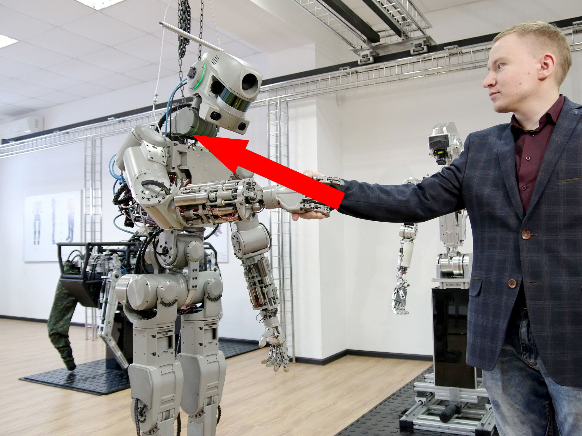 Россия готовит к запуску человекоподобных роботов-терминаторов